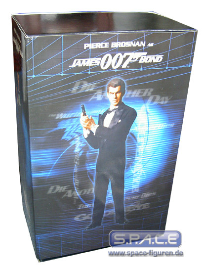 Pierce Brosnan as James Bond Premium Format Figure (James Bond)