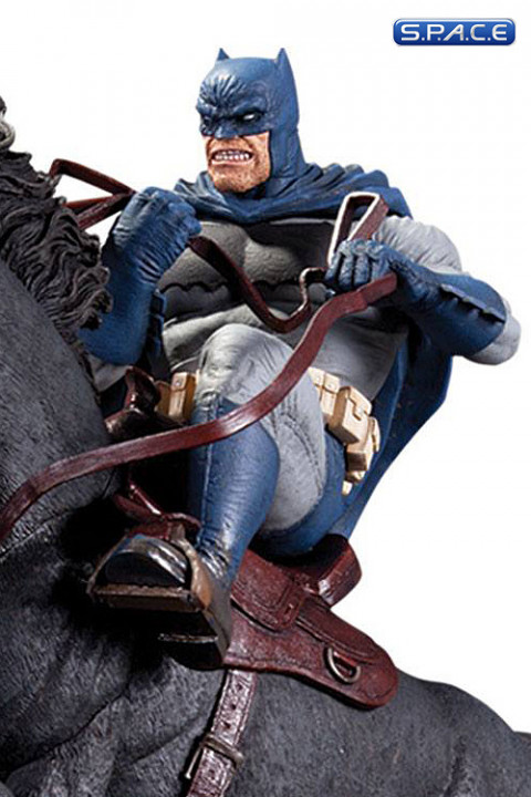 Batman - A Call to Arms Mini-Statue (Batman - The Dark Knight Returns)