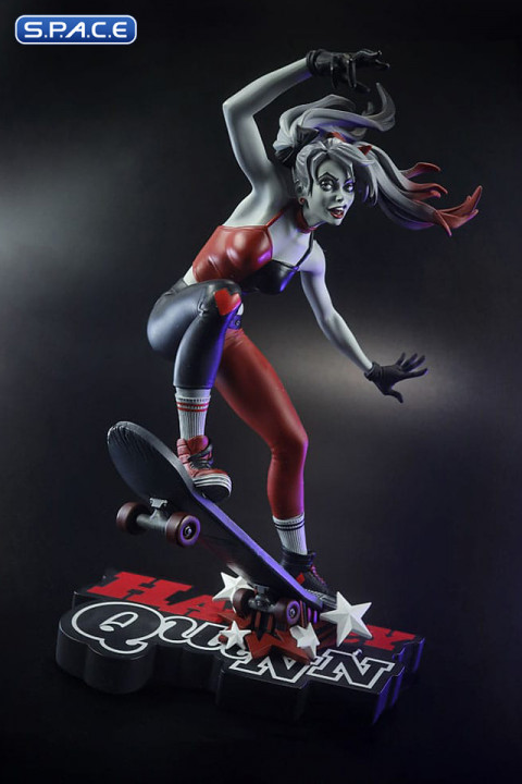 Harley Quinn red, white & black Statue by Ivan Tao (DC Comics)