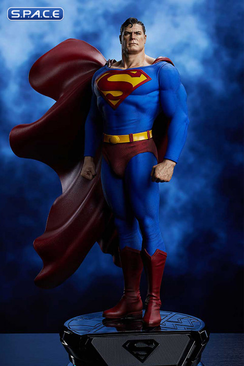 1/4 Scale Superman Premium Masterline Statue (DC Comics)