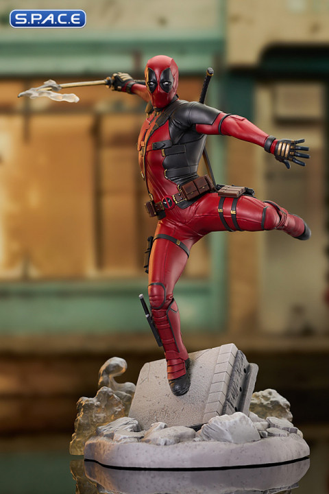 Deadpool Gallery PVC Statue (Deadpool & Wolverine)