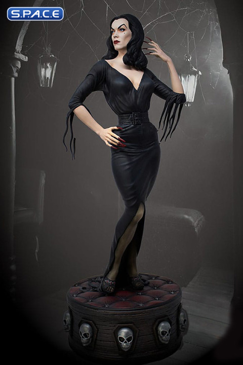 Vampira Queen of the Ghouls Statue