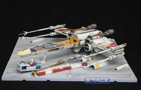 T-65 X-Wing Fighter ARTFX Cross Section Model Kit (Star Wars)