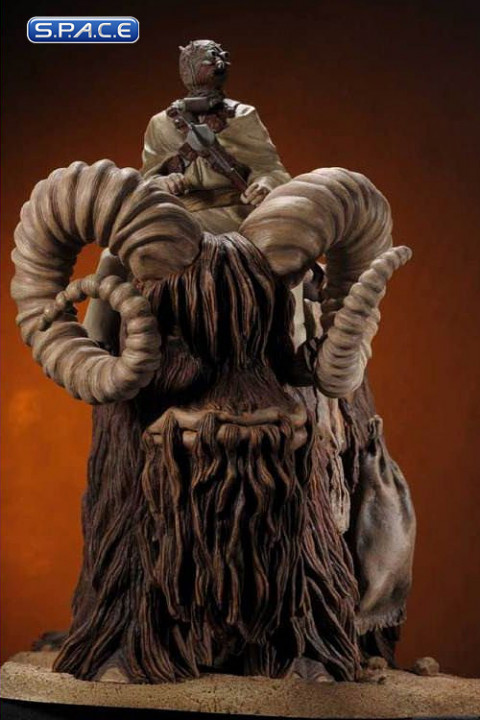 Bantha and Tusken Raider Statue (Star Wars)