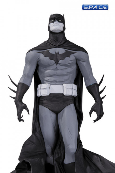 Batman Statue by Jae Lee (Batman Black and White)