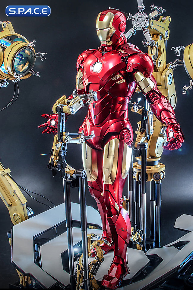 Scale Iron Man Mark Iv With Suit Up Gantry Qs Iron Man