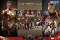 1/6 Scale Iron Man Mark XLII 2.0 Movie Masterpiece MMS758D65 (Iron Man 3)