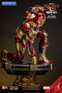 1/6 Scale Iron Man Mark XLII 2.0 Deluxe Version Movie Masterpiece MMS759D66 (Iron Man 3)