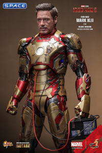 1/6 Scale Iron Man Mark XLII 2.0 Deluxe Version Movie Masterpiece MMS759D66 (Iron Man 3)