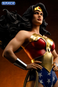 1/4 Scale Wonder Woman from DC Trinity Legacy Replica Statue (DC Comics)