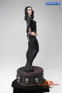 Vampira Queen of the Ghouls Statue