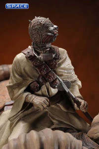 Bantha and Tusken Raider Statue (Star Wars)