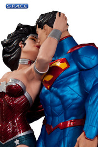 Superman & Wonder Woman The Kiss Statue (DC Comics)