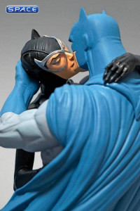 Batman & Catwoman Kiss Statue (DC Comics)