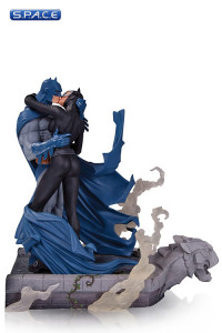 Batman & Catwoman Kiss Statue (DC Comics)